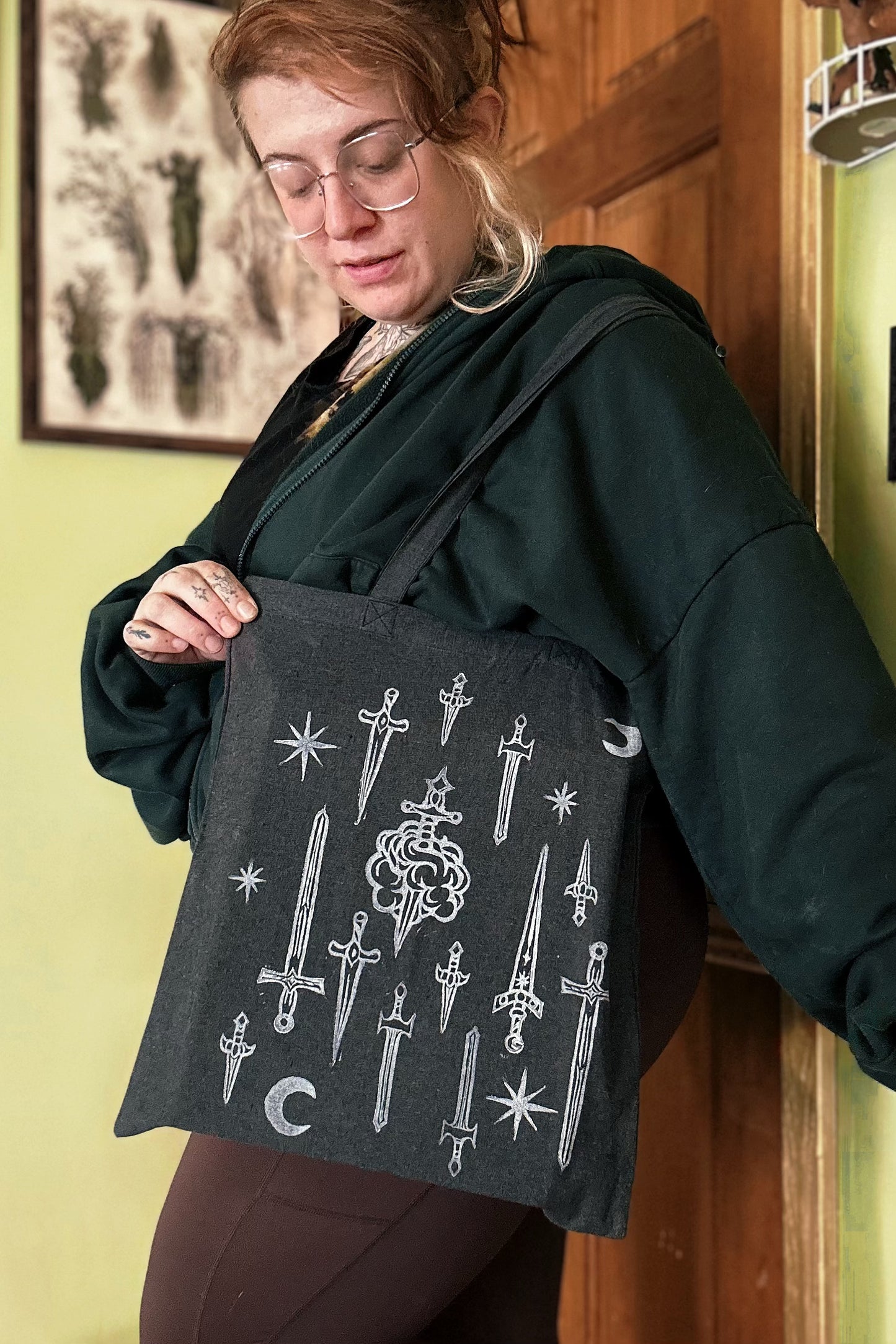 Chivalrous Window - Tote Bag