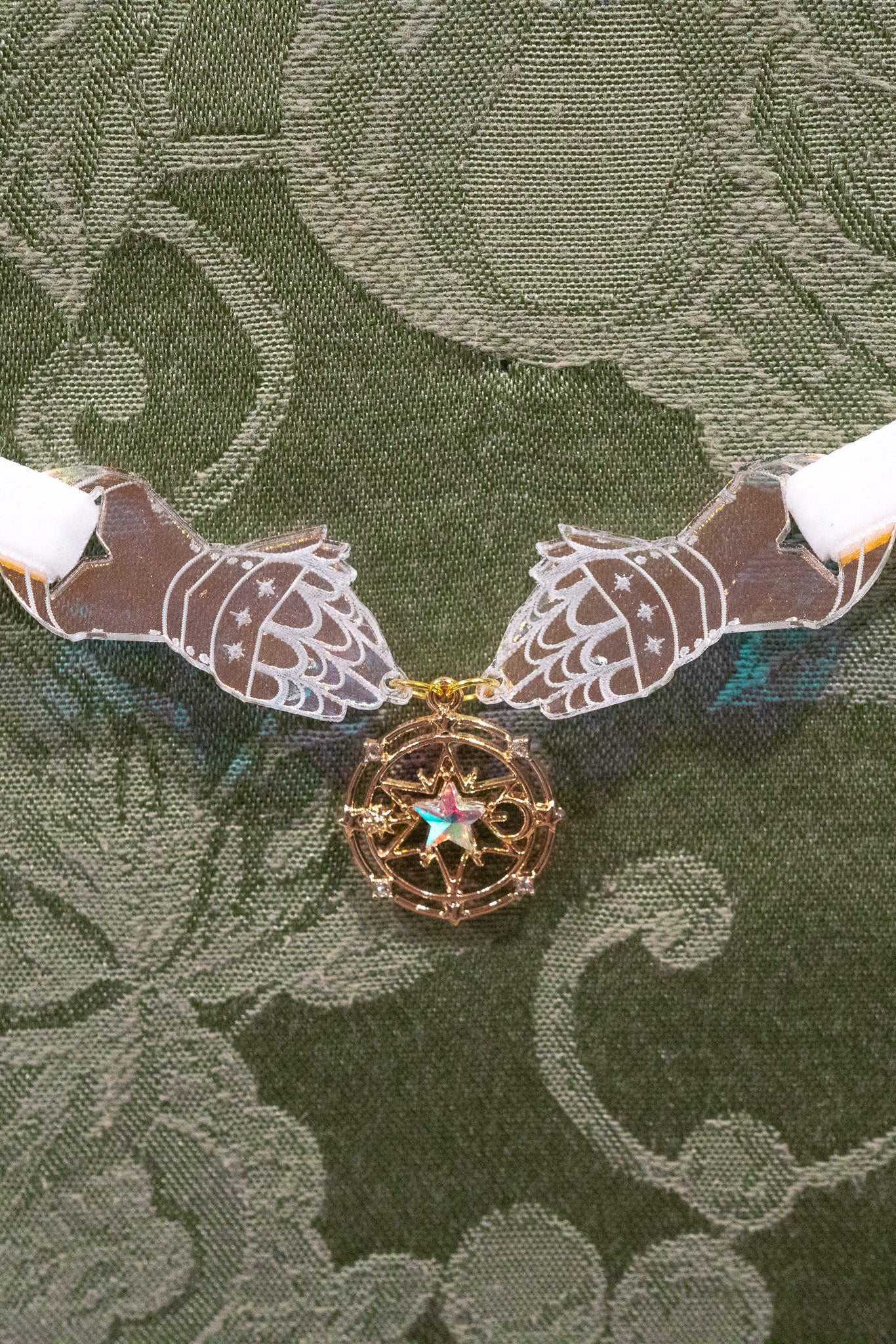 The Knight's Trinket Choker - White