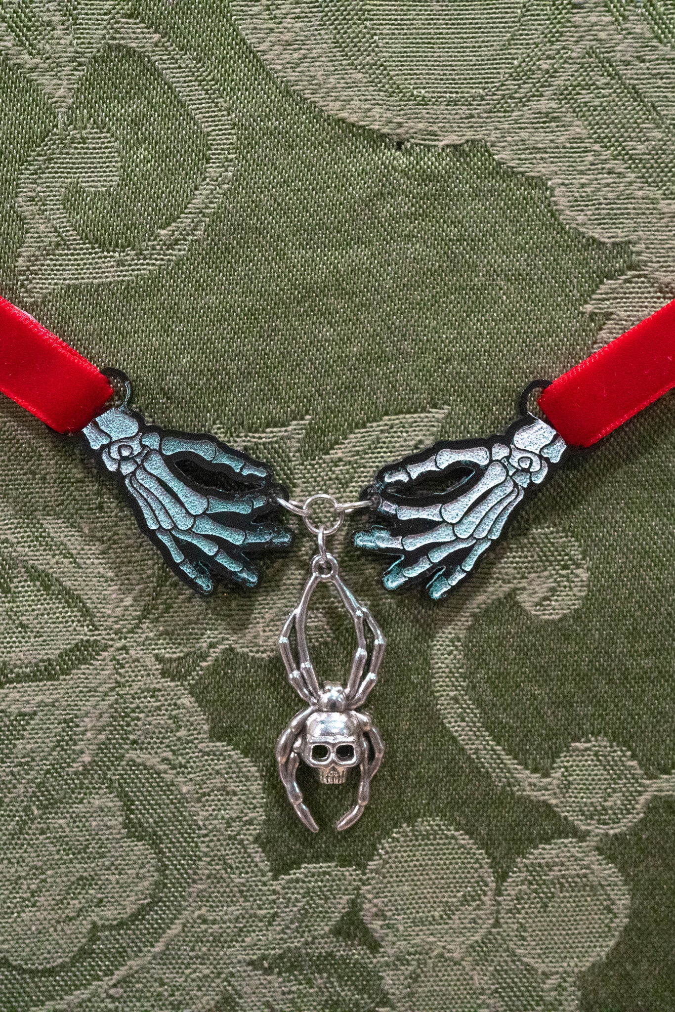 The Knight's Trinket Choker - Red