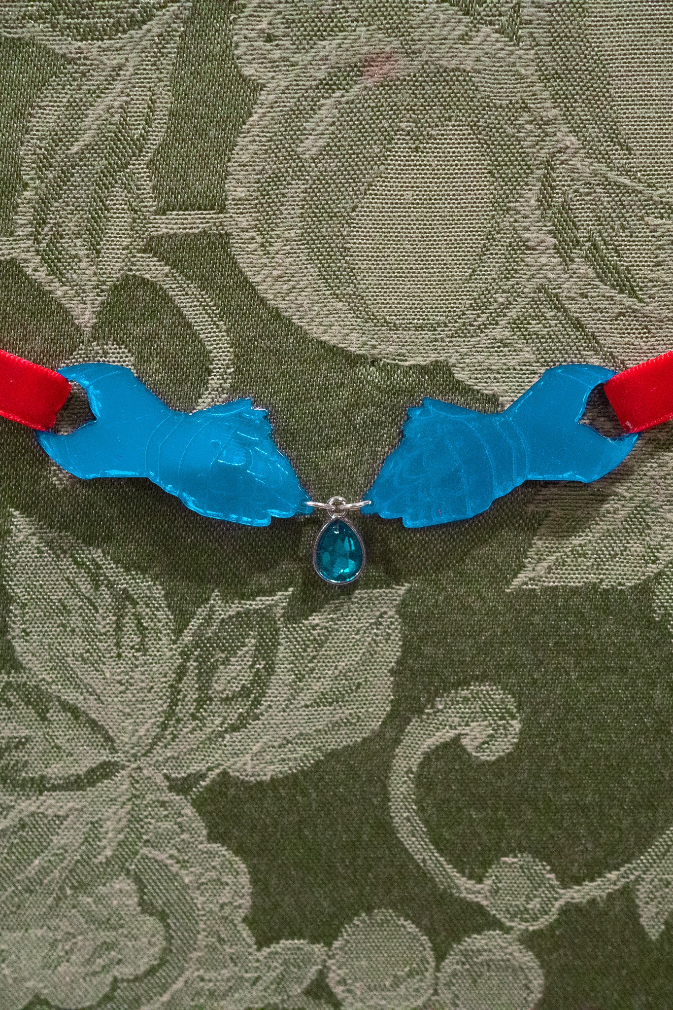 The Knight's Trinket Choker - Red
