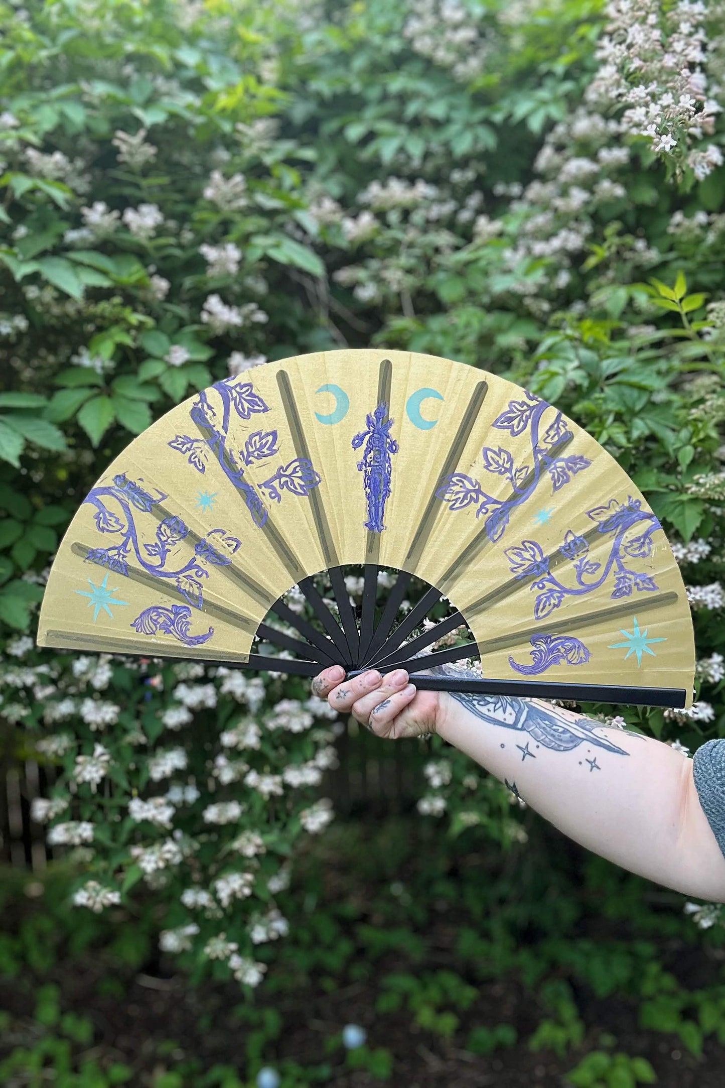Violet Mandrake - Fabled Fan